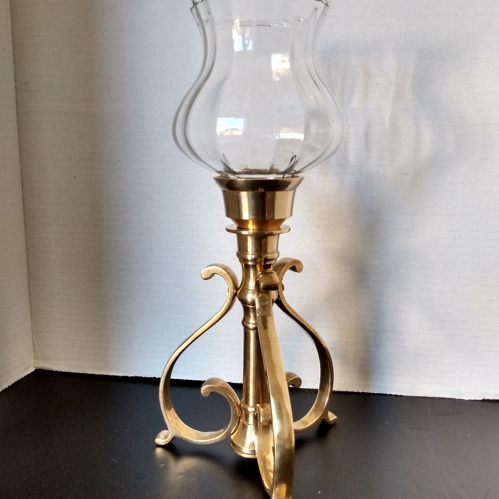 Solid brass candleholder and clear glass ribbed scalloped votive